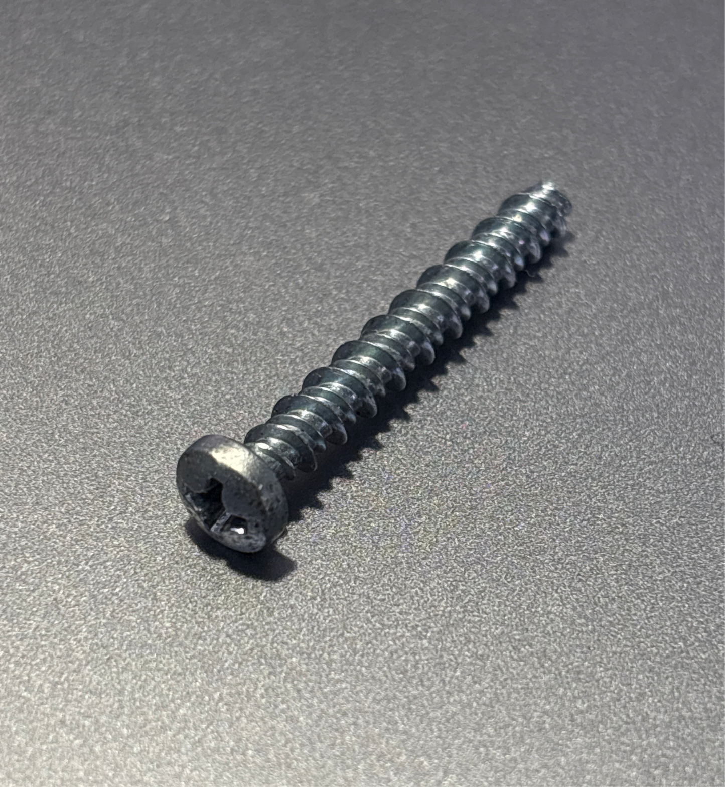 Vis Delonghi 30x4mm